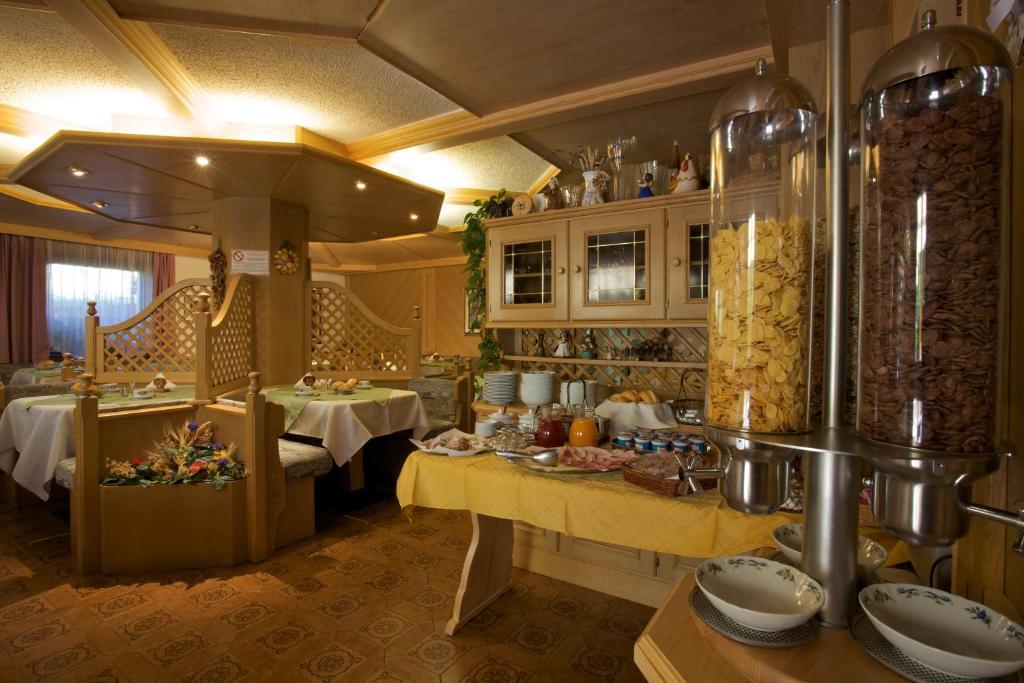 Albergo Bellaria Carano  Exterior foto